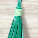 Colgante accesorio Vizsla con motivo de perro + borla de cuero
